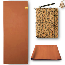 Lade das Bild in den Galerie-Viewer, GOLDEN Yogamatte Faltbar rutschfest Schadstofffrei, 1,5mm Dünne Leicht ökologische Reise Matte/Handtuch aus Naturkautschuk, Waschbar mit Tasche Tragegurt aus Kork Order PU, Hot Yoga Bikram